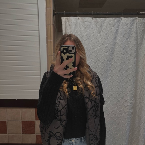 Meet your Posher, Angelina - Picture 3 of 3